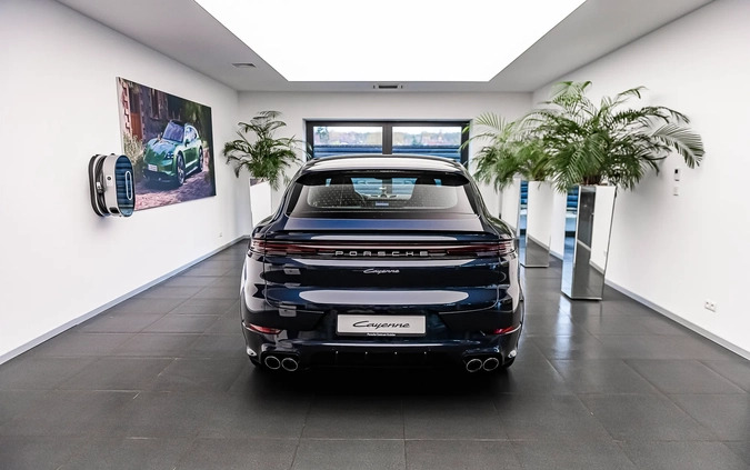 Porsche Cayenne cena 616707 przebieg: 10, rok produkcji 2023 z Parczew małe 154